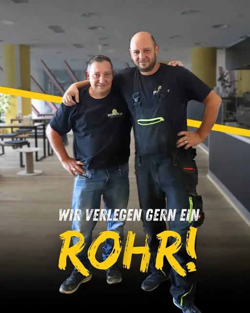 Zwei Mitarbeiter von Derigo in Arbeitskleidung